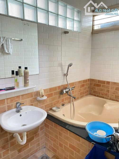 ĐẸP! Bán nhà Đội Cấn 38.1m2, ngõ rộng, lô góc 2 thoáng, TK đẹp, MT rộng 4.75m - 4