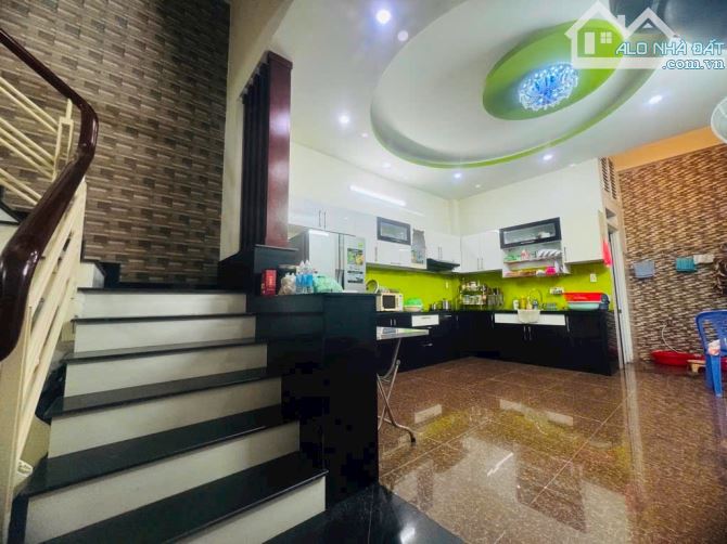 NHÀ ĐẸP 3 TẦNG-4.2Mx24M-20M RA MẶT TIỀN NGAY CHỢ PHẠM VĂN BẠCH - 4