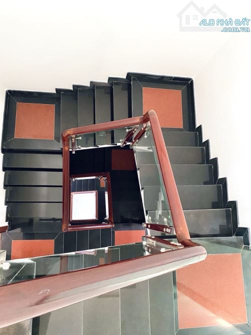 NGUYỄN SỸ SÁCH P15 TÂN BÌNH -CHÍNH CHỦ TRANG BÌA CHƯA QUA ĐẦU TƯ - 61M2 - NGANG 5M - 4 TẦN - 4