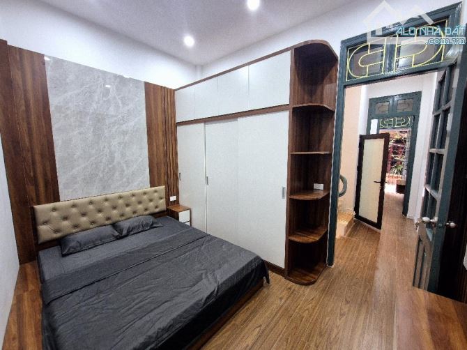 Bán nhà đẹp 4 tầng x 38m2, ngõ thông kinh doanh, VF3 qua nhà