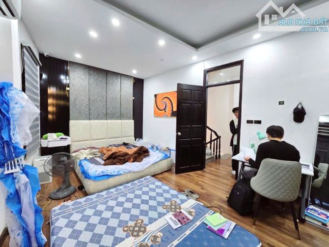 SIÊU PHẨM CẦU GIẤY 37M,5 TẦNG, MẶT TIỀN GẦN 6M – NGÕ THÔNG – FULL NỘI THẤT - 9.1 TỶ - 4