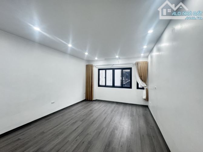NHÀ MỚI 5 TẦNG /9.9 tỷ PHỐ BỒ ĐỀ : Ô TÔ - KINH DOANH - GẦN HỒ - VỊ TRÍ TRUNG TÂM - 4