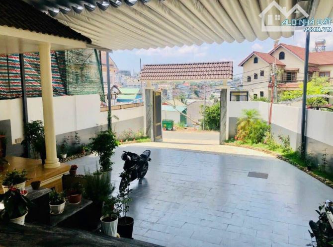 Bán nhà trung tâm ngay ngã 5 đại học giá 35tỷ mặt tiền nhựa - 5