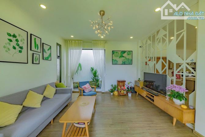 Bán nhà mặt tiền trung tâm phố giá 17tỷ có gara đậu oto - 5