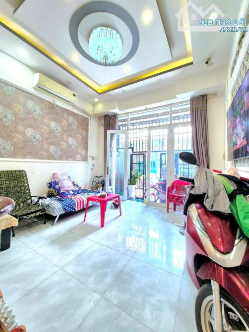 Bán nhà 3 lầu hẻm 2174 Huỳnh Tấn Phát, Nhà Bè. Giá 4,65 tỷ - 5
