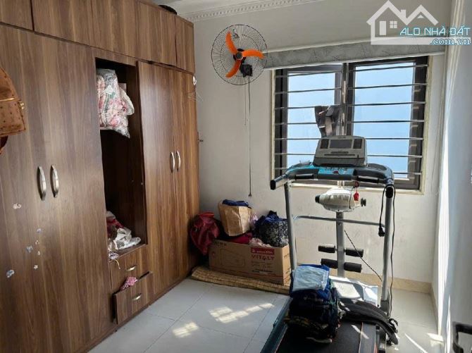 VŨ ĐỨC THẬN DÂN XÂY - 5 TẦNG - CHỈ 5.6 TỶ -10M RA MẶT PHỐ Ô TÔ TRÁNH - 5
