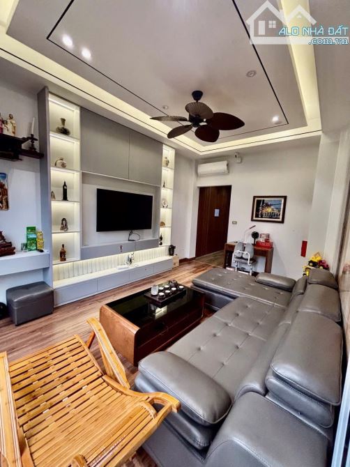 Nhà đẹp nội thất xịn ô tô vào nhà ngõ Phố Lý Sơn DT 48m2 . Giá 12.5 tỷ - 5
