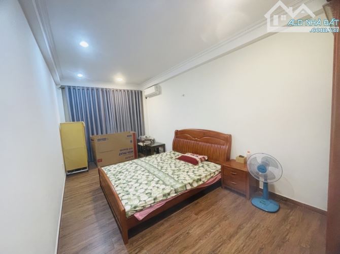 Bán nhà Thạch Bàn gần chợ Đồng Dinh -30m -4 tầng -3 ngủ - 5