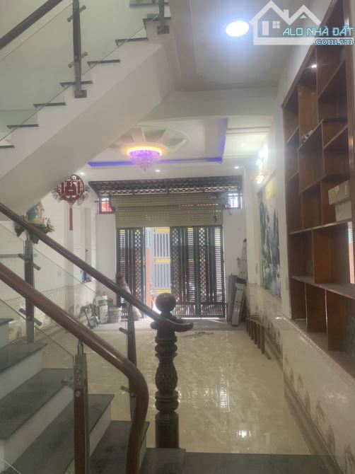 Nhà 2 mặt tiền đường Đông Hưng Thuận - 96m² - trệt lầu - gần chợ - sổ riêng - 5