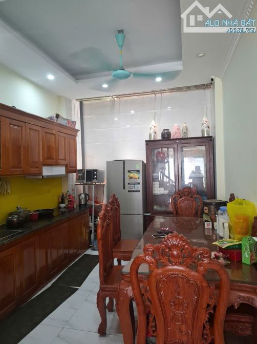 BÁN NHÀ BÁT KHỐI LONG BIÊN 45m 5 TẦNG NGÕ Ô TÔ GẦN PHỐ NHÀ MỚI ĐẸP 2 THOÁNG GIÁ 8 TỶ - 5