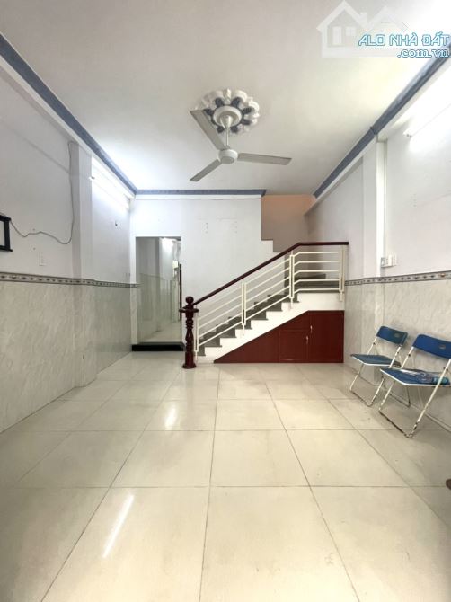 NHÀ ĐẸP QUANG TRUNG GV - GẦN NGÃ 4 VỚI PHẠM VĂN CHIÊU - 2 MẶT HẺM TRƯỚC SAU - 40M² - 3 TẦN - 5