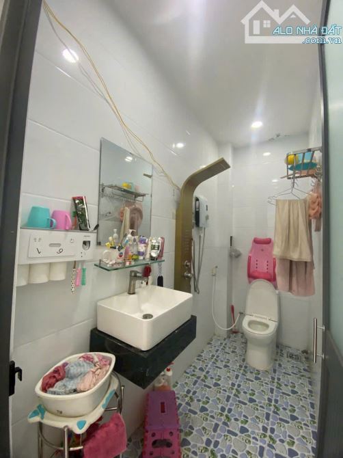 KẸT TIỀN BÁN GẤP NHÀ ĐANG Ở 1 LẦU (5x20) NGAY MẶT TIỀN ĐƯỜNG NGUYỄN CỬU PHÚ BÌNH CHÁNH GIÁ - 5