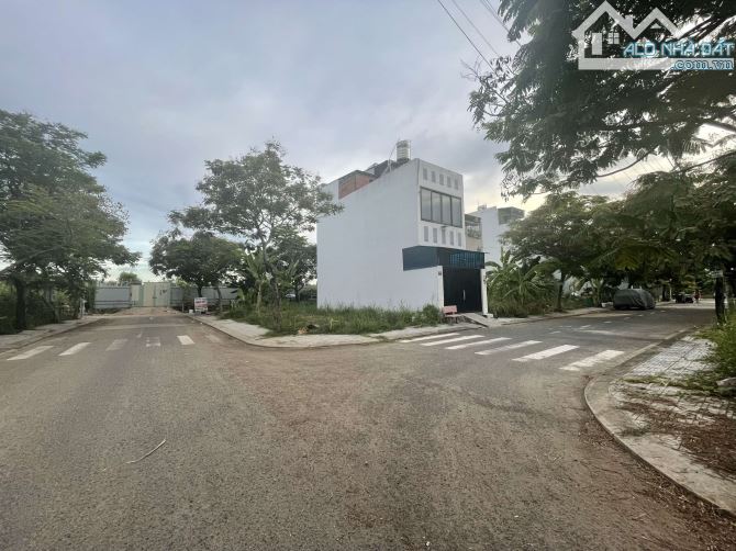 Bán lô đất VIP đường số 1 Long Trường đường 10m tương lai MT Lã Xuân Oai 200m2 chỉ 5.9 tỷ - 5