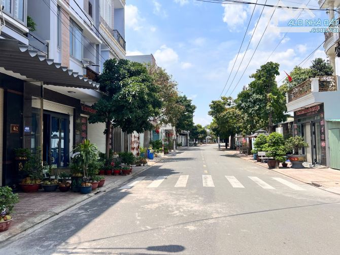Bán Nhà 2 Lầu Trung Tâm Y Tế Dĩ An , Gần chợ Dĩ An 1 - 5