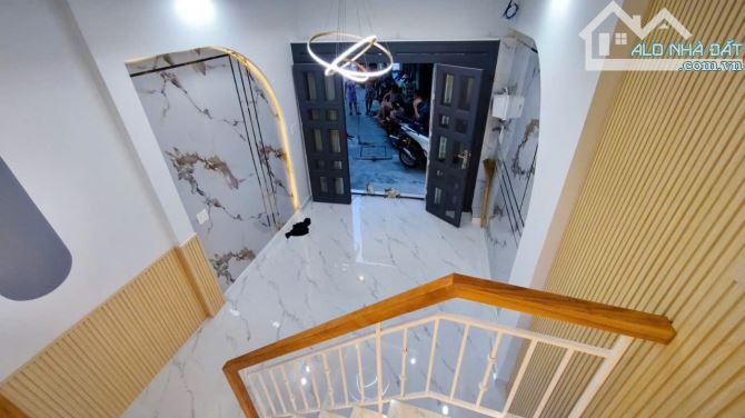 cần bán gấp nhà siêu đẹp giáp quận 10 - 32m2 - 2 tầng - 2PN -2 WC - chỉ 3.25 tỷ - 5