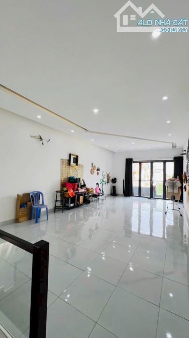 Bán nhà 1 trệt 2 lầu sổ riêng thổ cư p. Tân Phong - 5