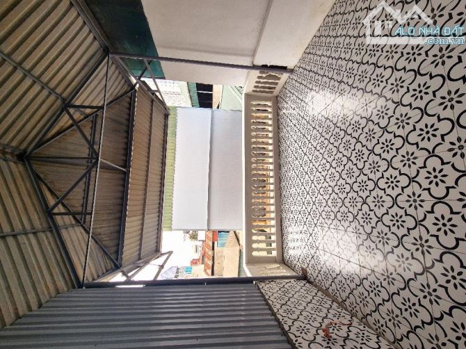 Bán nhà đẹp 4 tầng x 38m2, ngõ thông kinh doanh, VF3 qua nhà