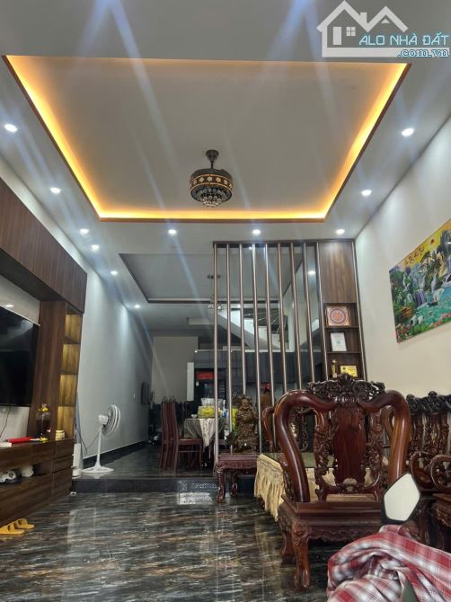 HẠ GIÁ KỊCH SÀN TỪ 6ty990 XUỐNG CÒN 6Tỷ700 👉 CÓ NGAY👇 Nhà 2mê mặt tiền nguyễn văn cừ, th - 5