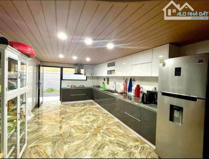 Bán nhà trung tâm ngay ngã 5 đại học giá 35tỷ mặt tiền nhựa - 6