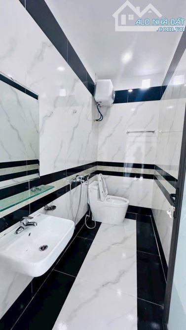 💥NHÀ 3 TẦNG ĐỘC LẬP ,KIỀU ĐÔNG HỒNG THÁI   ✅ Diện tích: 60,4m² –  ✅ Vị trí thuận tiện: - 6
