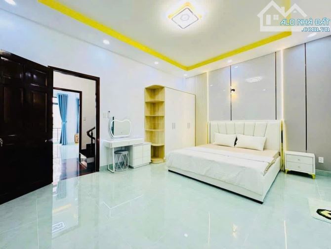 Cô Sáu cần bán gấp nhà hẻm 1/ đường Tôn Đản Q4 giá 3 tỷ 2 / 65m2, Săn HĐ thuê 16tr - 6