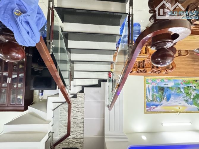 Cực sốc, nhà  MT Gò Vấp,sát công viên, 66m2, 5 tầng, đường 12 m, gia chỉ nhỉnh 9 Tỷ - 6