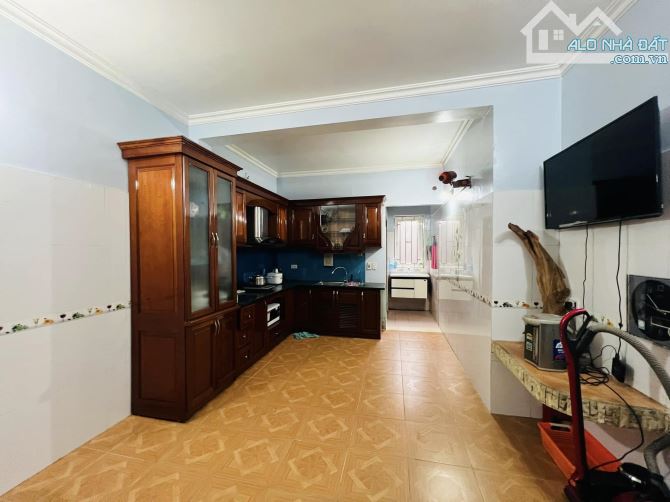 🏘️Bán nhà ngay chợ Sở Dầu, Hồng Bàng, HP, đường 6m đỗ ô tô ngày đêm, giá chỉ 4,1xx tỷ - 6