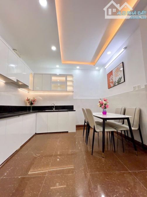 NHÀ HẺM XE HƠI THÔNG- PHƯỜNG 3- GẦN SÂN BAY- BV 175- 3 TẦNG BTCT- 4PN- 4.55 TỶ TL - 6