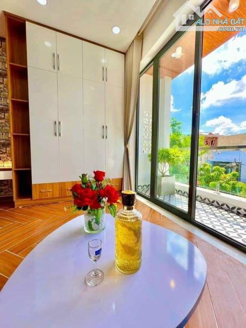 Bán nhà mới cứng 100 % , HXH 6m đối diện cityland Nguyễn Văn Lượng 60 m2 , giá 11 tỷ nhỉnh - 6