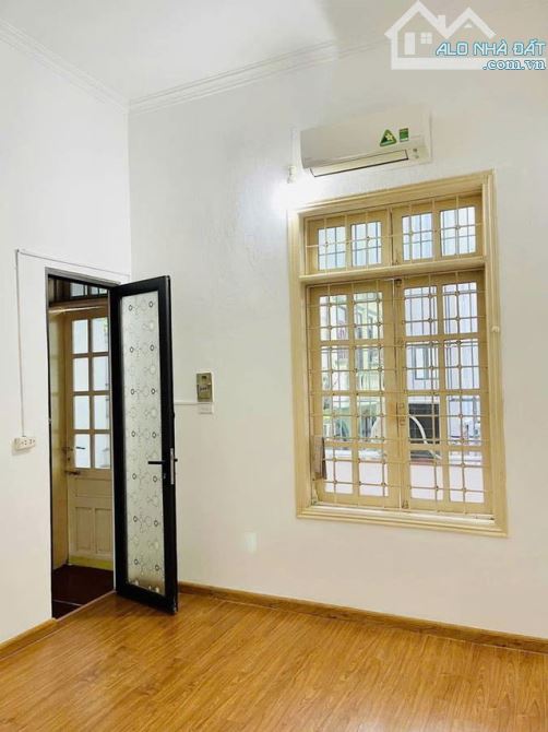 Bán nhà 3 tầng Trương Định - Ngõ thông - Vị trí kinh doanh nhỏ - Nhà đẹp ở ngay - 6