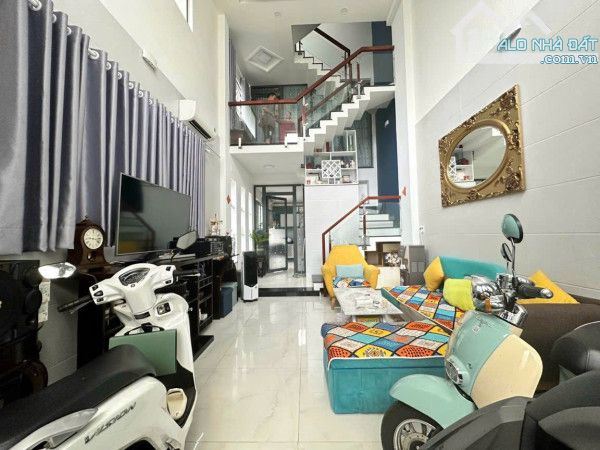 Bán nhà đẹp mới cứng 100 % Dương Quãng Hàm  , dt 68 m2 , giá 10 tỷ nhỉnh - 6