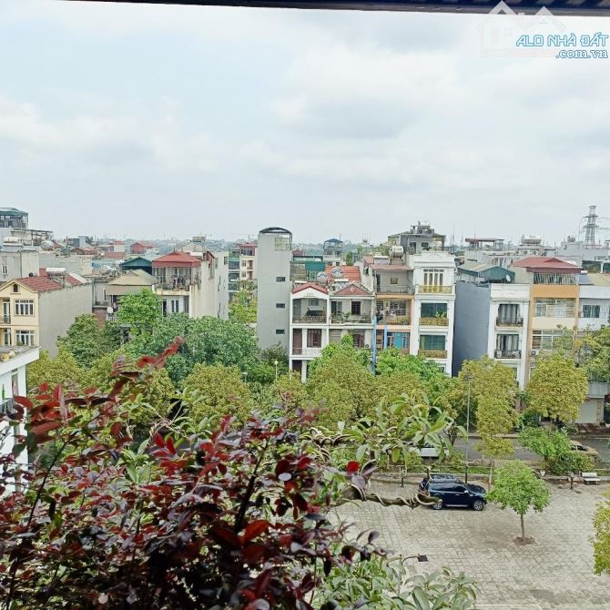Bán Nhà Biệt Thự 6 tầng Việt Hưng 2x tỷ-75m2-Mt 5m-GARA THANG MÁY- VĨA HÈ- Ô TÔ CHẠY VÒNG - 6