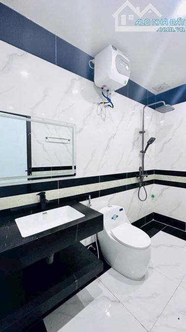 💥NHÀ 3 TẦNG ĐỘC LẬP ,KIỀU ĐÔNG HỒNG THÁI   ✅ Diện tích: 60,4m² –  ✅ Vị trí thuận tiện: - 7