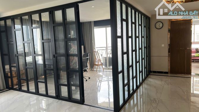 Cho thuê căn hộ THE FLEMINGTON, đường Lê Đại Hành, P.15 Quận 11 : -	Căn lớn: 220m2 - 7