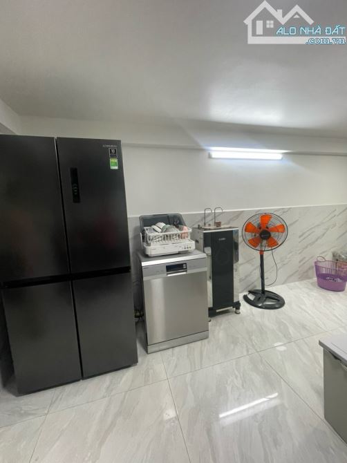 BÁN NHÀ HẺM 60 LÂM VĂN BỀN, TÂN KIỂNG - 2 TẦNG - XE Ô TÔ NGỦ TRONG NHÀ - 7