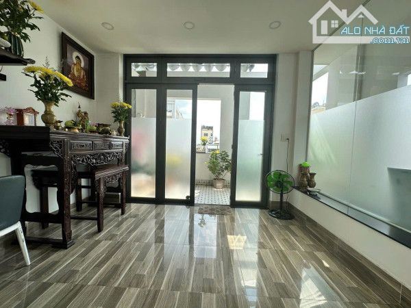 Bán nhà đẹp mới cứng 100 % Dương Quãng Hàm  , dt 68 m2 , giá 10 tỷ nhỉnh - 7