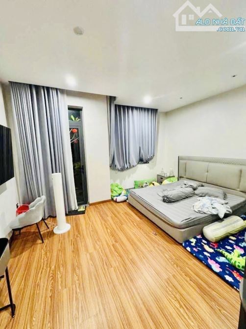 Khu Tên Lửa - Gần Aeon Mall Bình Tân - Thang máy 450kg - 4 tầng - 5m x 20m - 5PN - 7