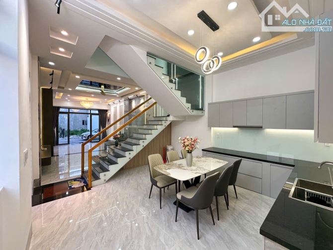 CHỦ GỞI BÁN NHÀ 1 TRỆT 3 LẦU (GÓC 2 MẶT TIỀN) KDC HOÀNG MINH CHÁNH P. HOÁ AN - 8