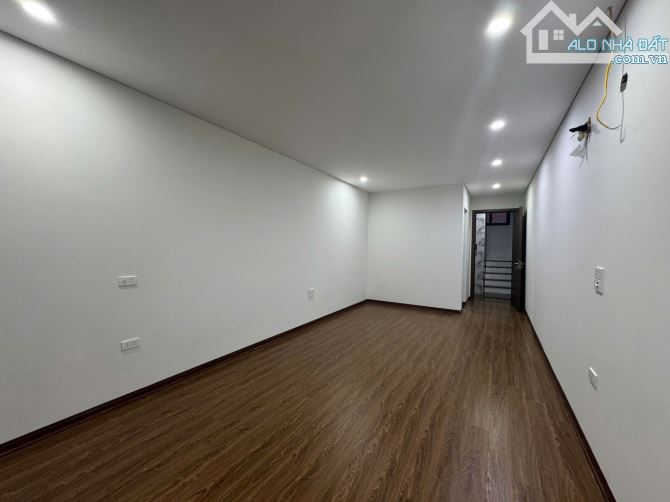 Nhà 40m2 Ngay Cổng Trường Tiểu Học – View Cổ Linh - 8