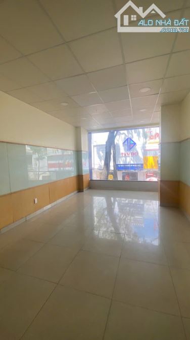 CHO THUÊ MẶT BẰNG MẶT TIỀN ĐƯỜNG NGUYỄN TRÃI – NGANG 8M, VỊ TRÍ ĐẮC ĐỊA - 8
