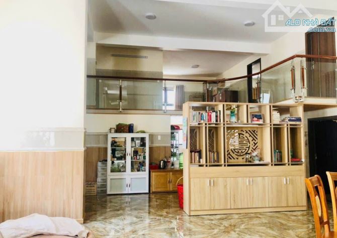 Bán nhà trung tâm ngay ngã 5 đại học giá 35tỷ mặt tiền nhựa - 9