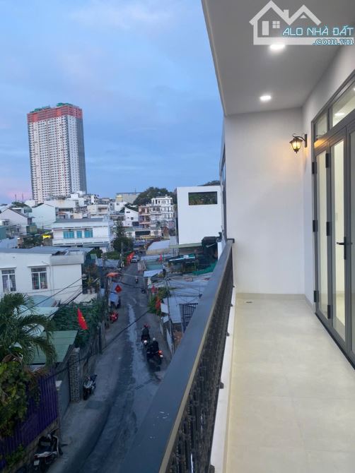 Bán 3 căn mới liền kề nhau ngay chợ Vĩnh Phước Nha Trang - 9
