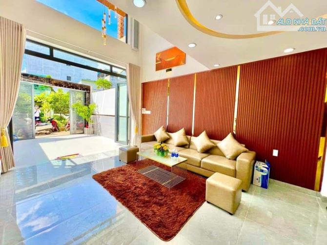 Bán nhà mới cứng 100 % , HXH 6m đối diện cityland Nguyễn Văn Lượng 60 m2 , giá 11 tỷ nhỉnh - 9