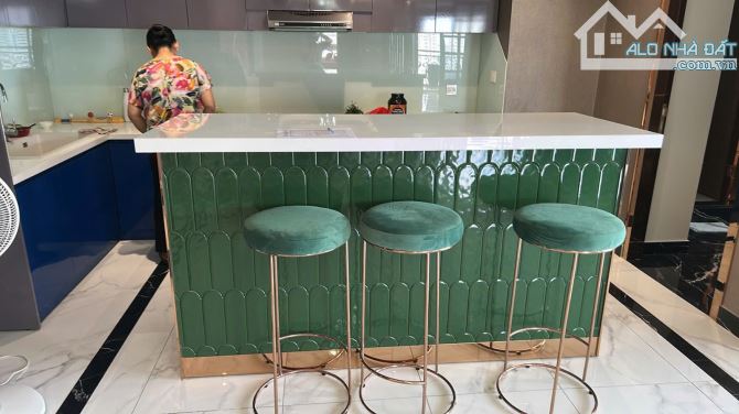 Cho thuê căn hộ THE FLEMINGTON, đường Lê Đại Hành, P.15 Quận 11 : -	Căn lớn: 220m2 - 9