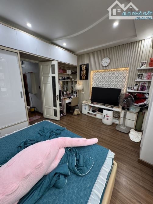Siêu hiếm Hoàng Cầu, ô tô, kinh doanh, mặt tiền khủng, 47,5m2, chào 17 tỷ - 9