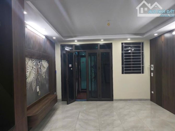 Bán nhà Huỳnh Thúc Kháng 5 tầng 50 m2 mặt tiền 5 mét giá nhỉnh 18 tỷ - 9