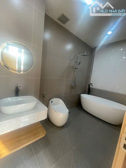 Siêu phẩm nhà bán 5 tầng Tân Phú Ngang lớn nở hậu 10m2.60m2 Giá Nhỉnh 6 tỷ - 9