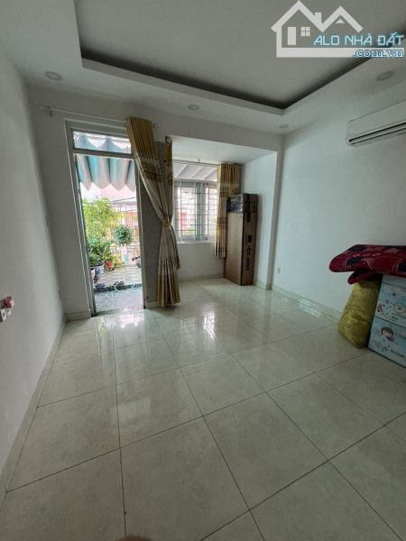 Bán nhà đẹp mới cứng 100 % Dương Quãng Hàm  , dt 68 m2 , giá 10 tỷ nhỉnh - 9