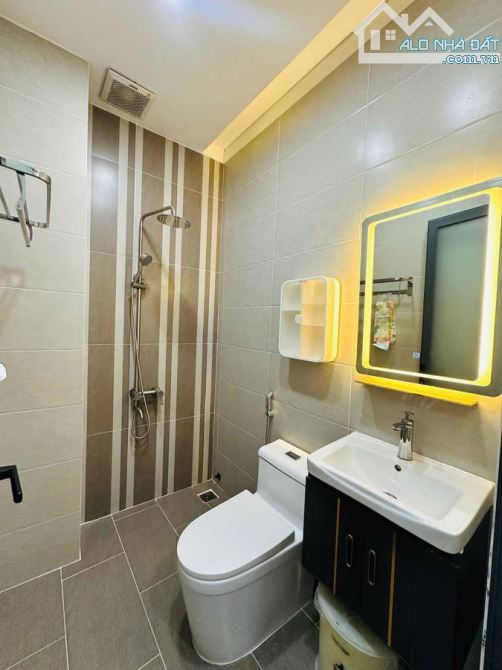 Bán Nhà Thạnh Xuân Q12 3 Tầng 4 PN Chỉ Hơn 6 Tỷ - 9
