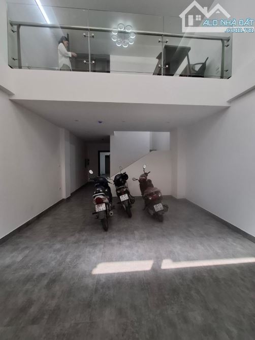 BÁN TÒA NHÀ VĂN PHÒNG 7 TẦNG – THANG MÁY – Ô TÔ ĐỖ CỬA – HAI BÀ TRƯNG-88M2-7T-25.5 TỶ - 9
